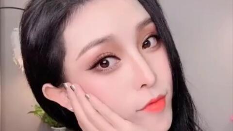 你们所有人的脸,共绘时代风采”